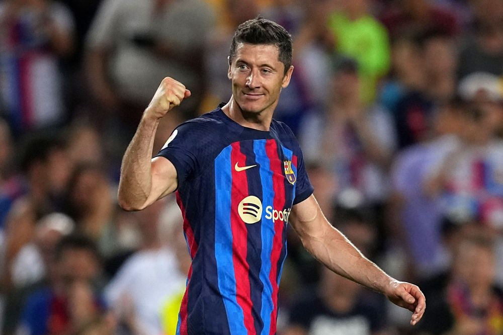 星空体育-关于出色发挥引发热议！，莱万多夫斯基在老鹰比赛中持续失利赛场气氛高涨的信息