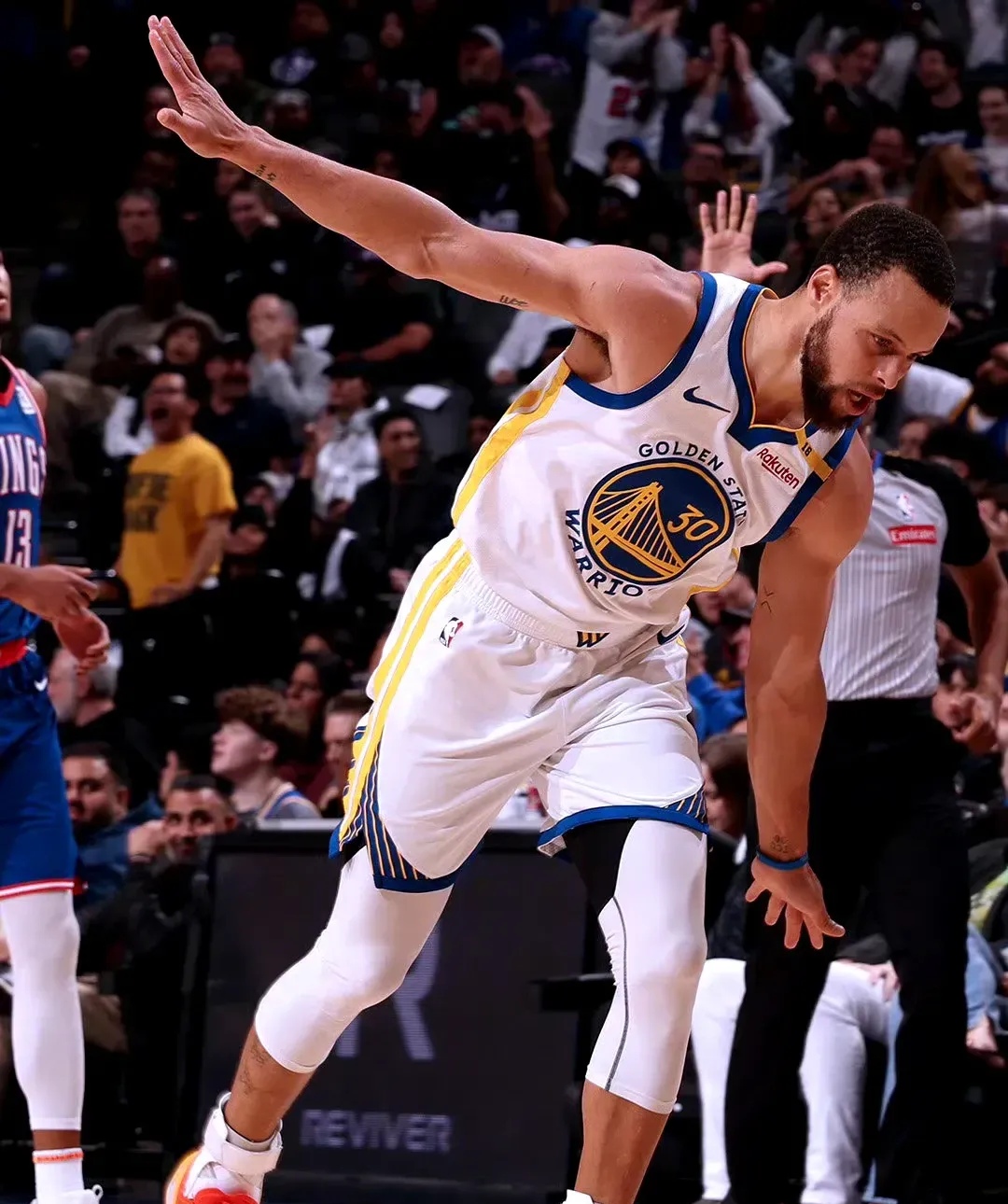 STAR SPORTS-库里迎来十五赛季高光表现，篮网球迷沸腾！的简单介绍