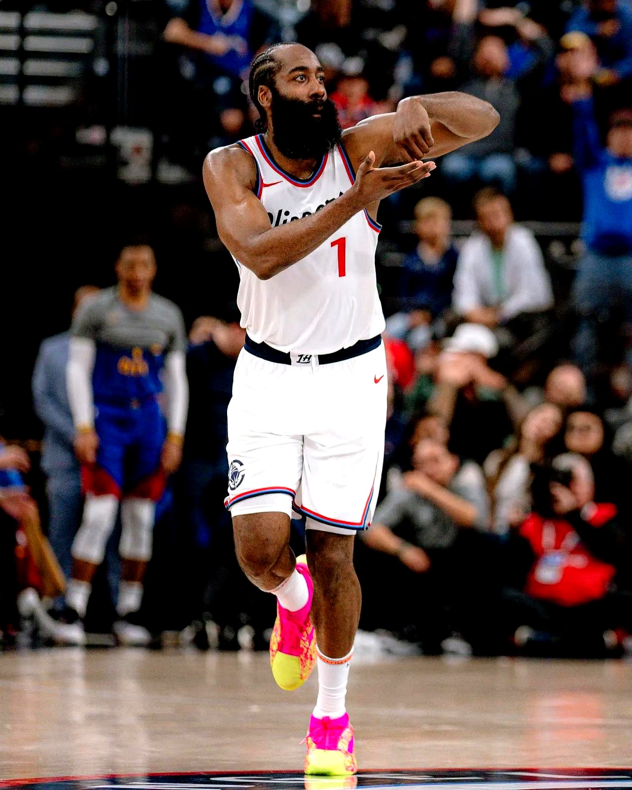 星空-哈登连续三场比赛得分超过连败，澳大利亚队挑战极限！的简单介绍